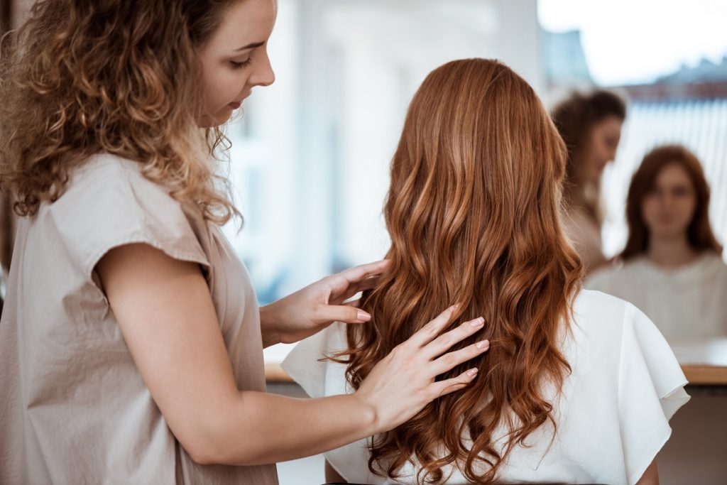 Ações para o seu salão de beleza se destacar no mês de outubro